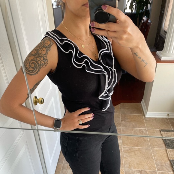 H&M ruffle front top - Picture 2 of 5